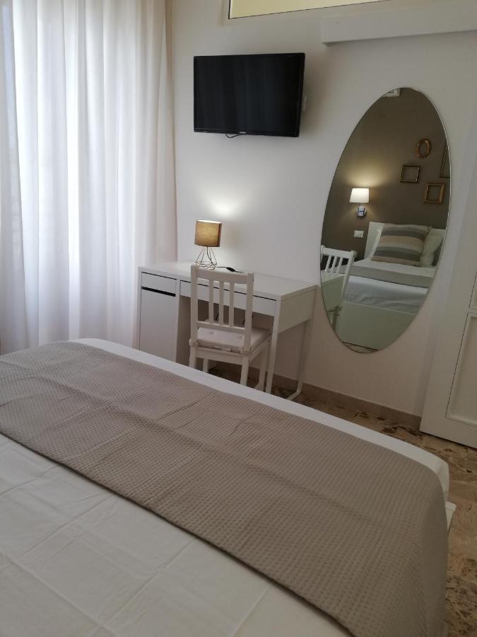 Ostuni Crispi House Hotell Exteriör bild
