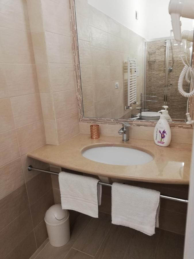 Ostuni Crispi House Hotell Exteriör bild